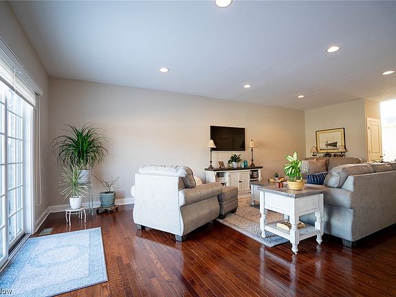 4th image of 602 Prestwick Ct