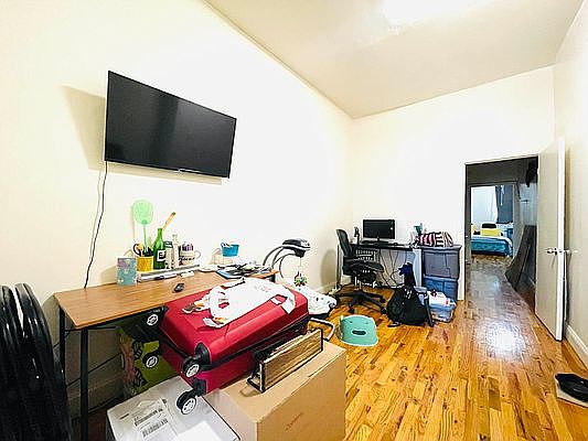 4th image of 293 Jefferson Ave #3R