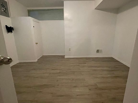 3rd image of 123 Wellbrook Ave