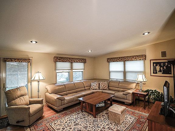3rd image of 174 Morris Dr