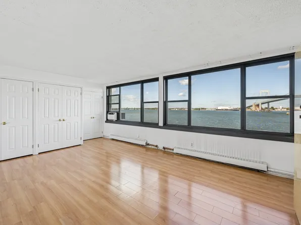 166-41 Powells Cove Boulevard image 3 of 32