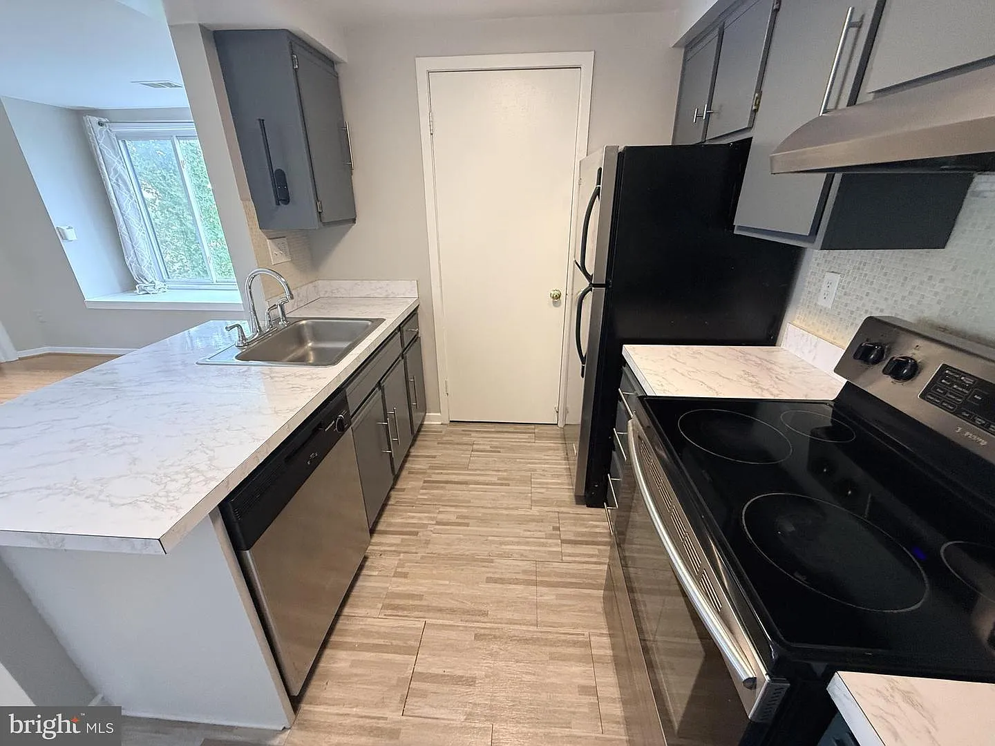 2 bed, 1083 sqft, $1,800 — Photo 4