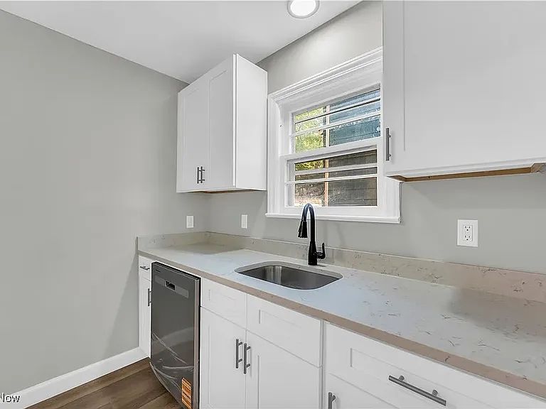 3714 Woodridge Rd — Photo 3