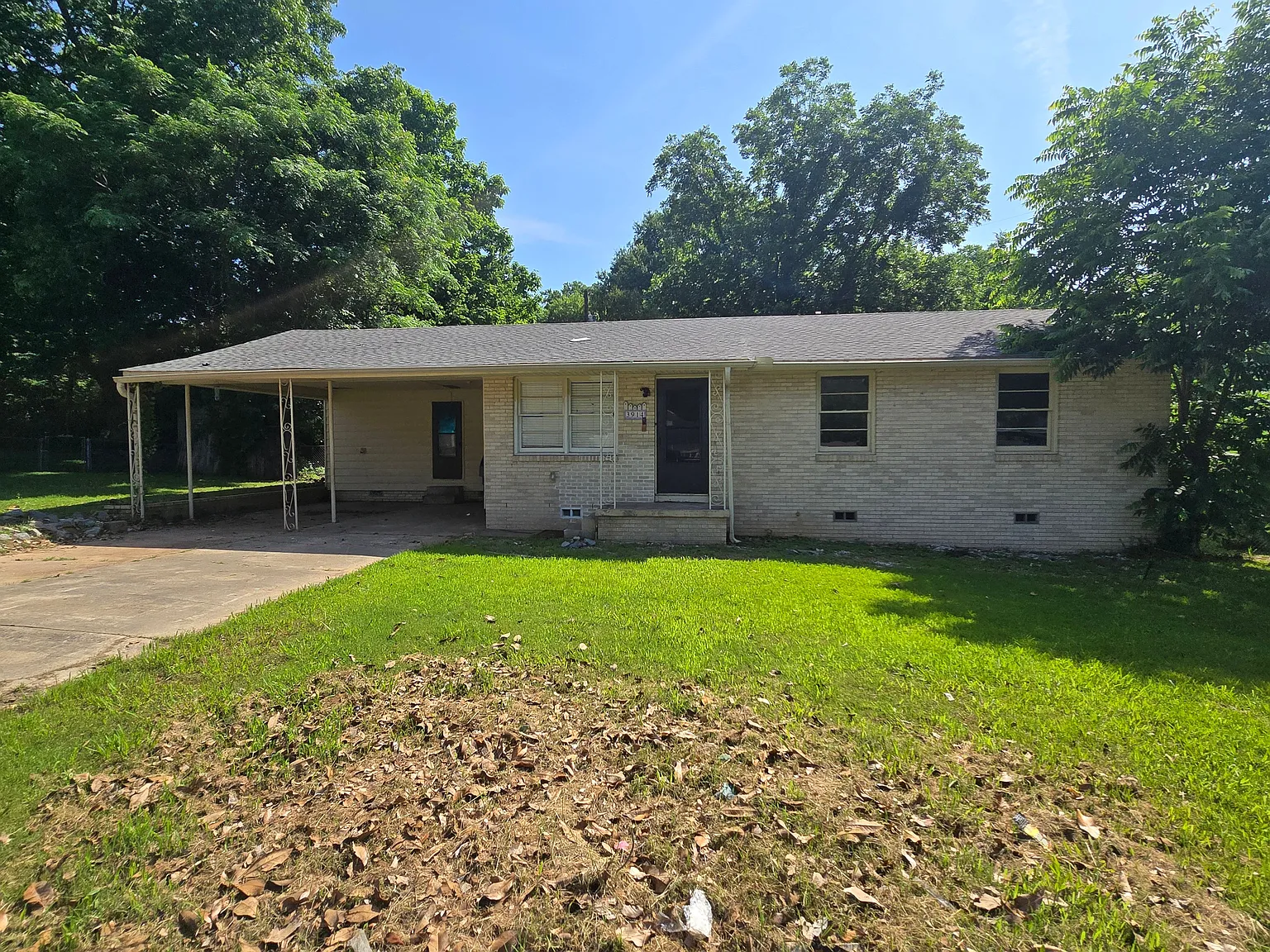 Charming 3-Bedroom Brick Home with Sunroom & Family Den — Photo 1