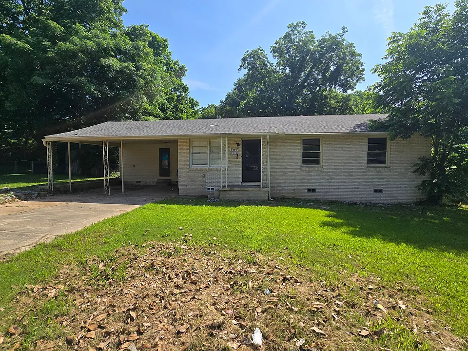 3914 Susan Cir