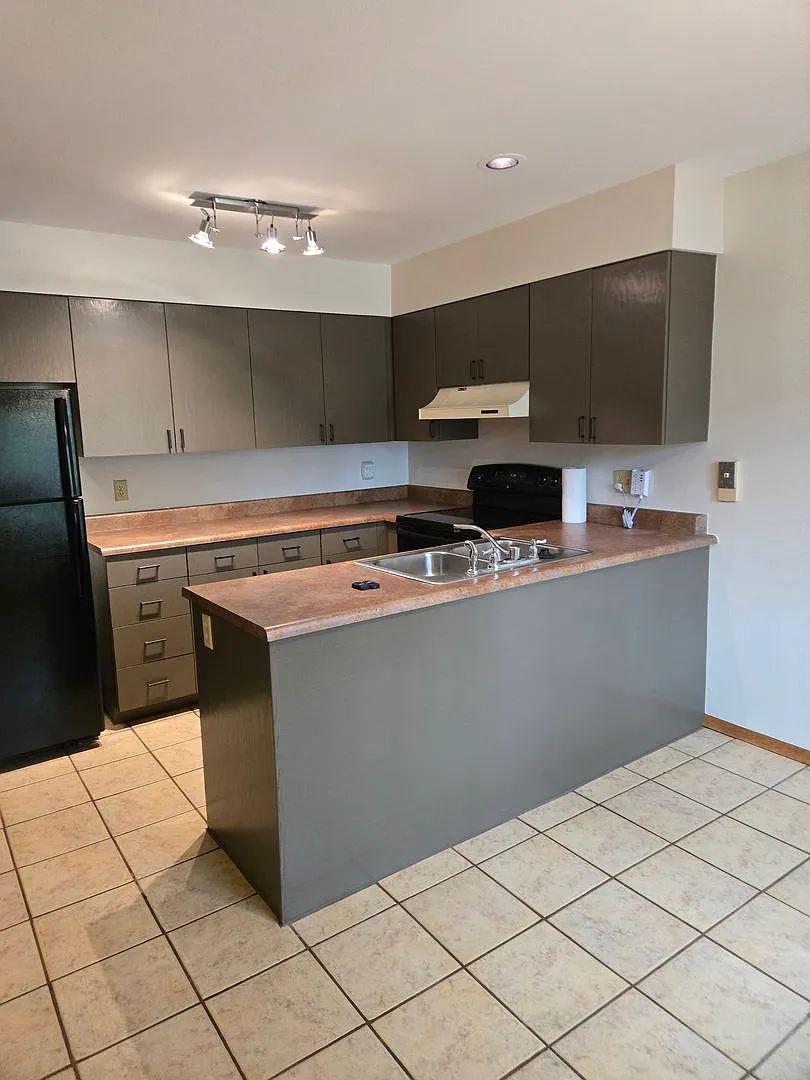 Building Photo - 3725 Birchwood Dr #23