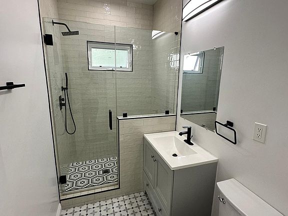 4th image of 210 N Kenmore Ave #9