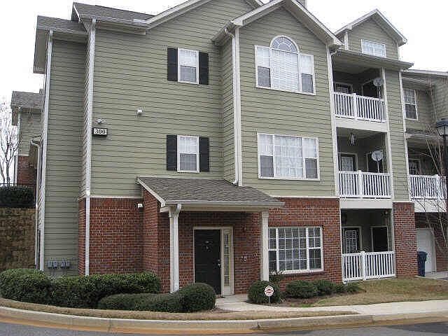 Beautiful end unit, ground level condominun