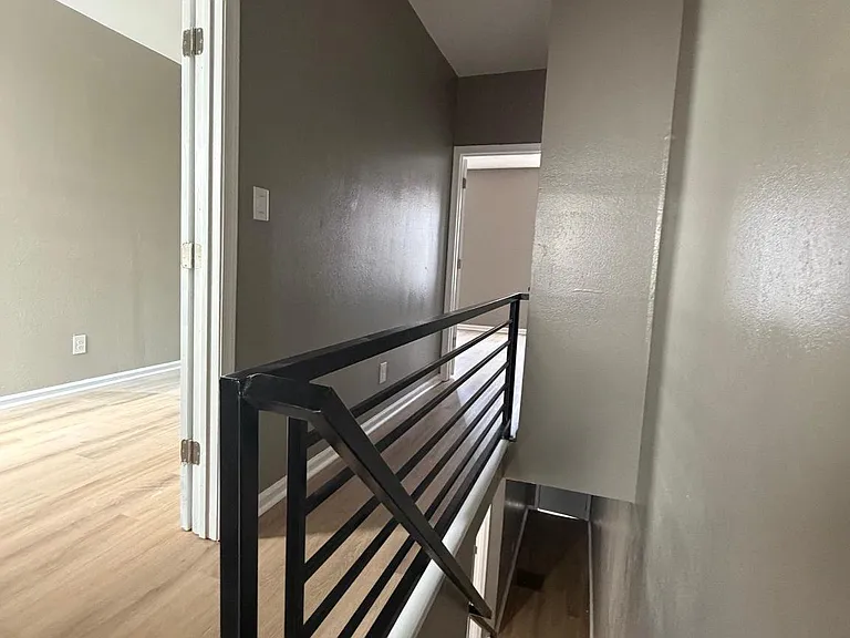 2262 N Cleveland St — Photo 10