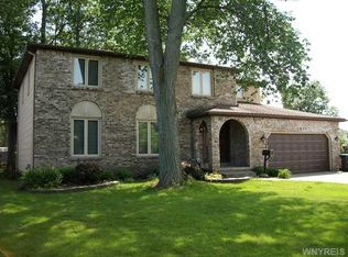 1075 Bowen Dr E, North Tonawanda, NY 14120