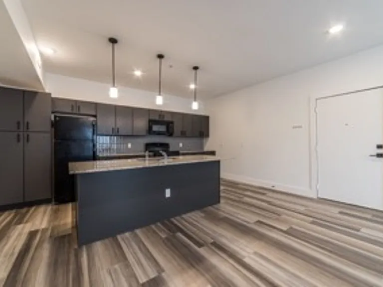 South Creekside Apartments — Photo 42