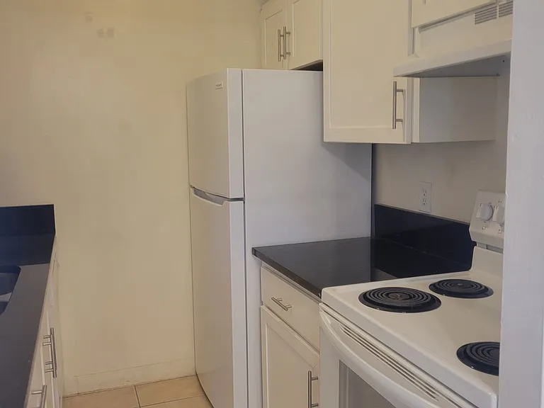 Executive House Apartments — Photo 17