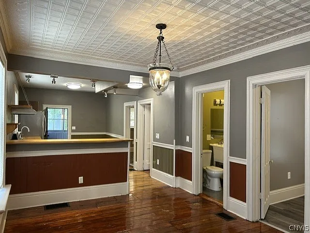 4 bed, 1.5 bath, 1938 sqft, $2,500 — Photo 4