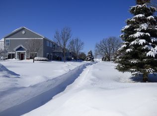 8531 Grove Cir, Shakopee, MN 55379