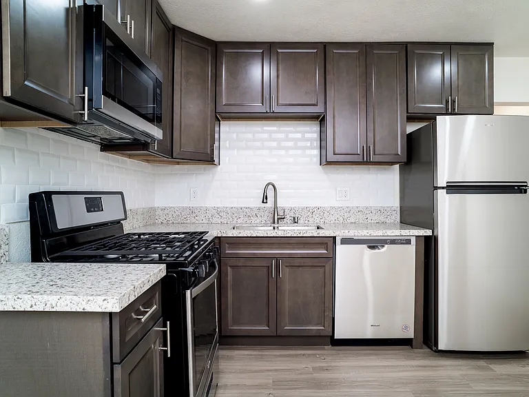 Winnetka Gardens Apartments — Photo 14