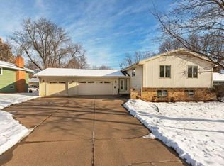 263 Oakwood Dr SE, Saint Paul, MN 55112