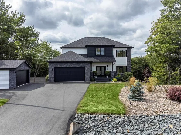 1424 McCabe Lake Dr, Halifax, NS B4E 0P6