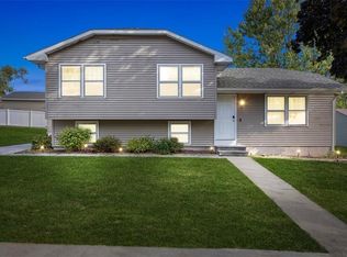 3816 Monterey Dr, Waterloo, IA 50701