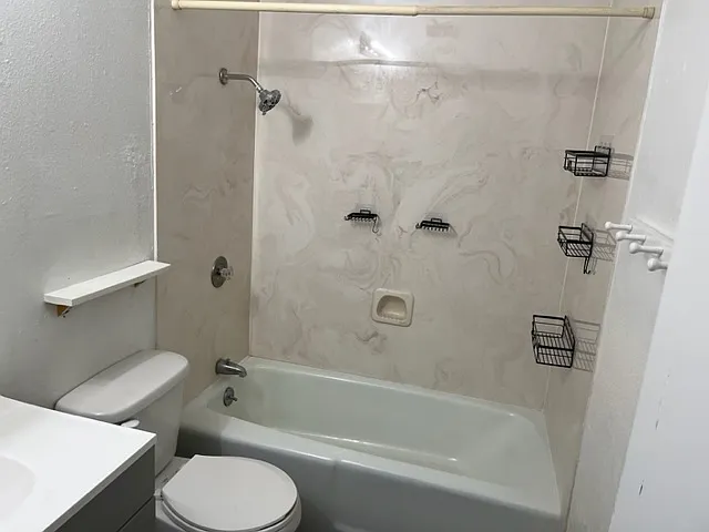 2 bed, 860 sqft, $1,375 — Photo 2