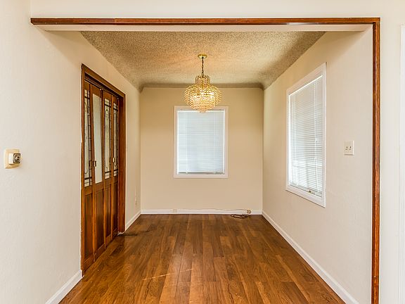 3rd image of 2715 Artesia Blvd