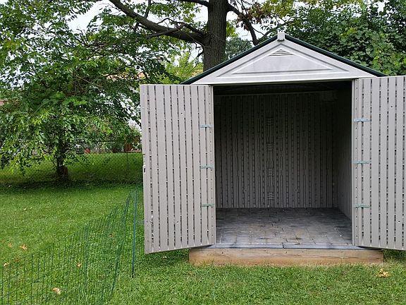 409 Raeburn shed