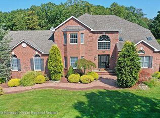 302 Valley View Cir, Freehold, NJ 07728