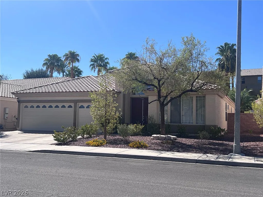 3 bed, 3.0 bath, 2300 sqft, $3,270 — Photo 3