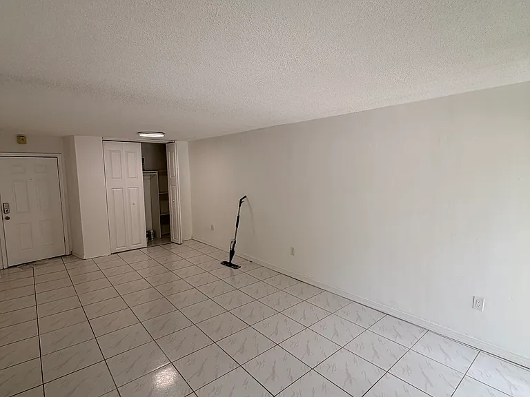 520 NE 38th St #6 — Photo 5