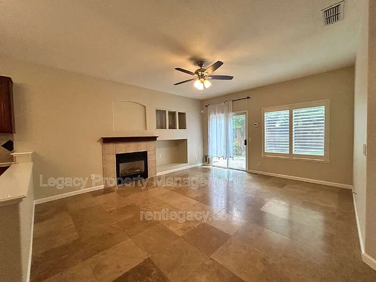 523 Cascade Dr — Photo 9