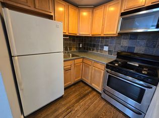 2135 Walnut St APT 403, Philadelphia, PA 19103