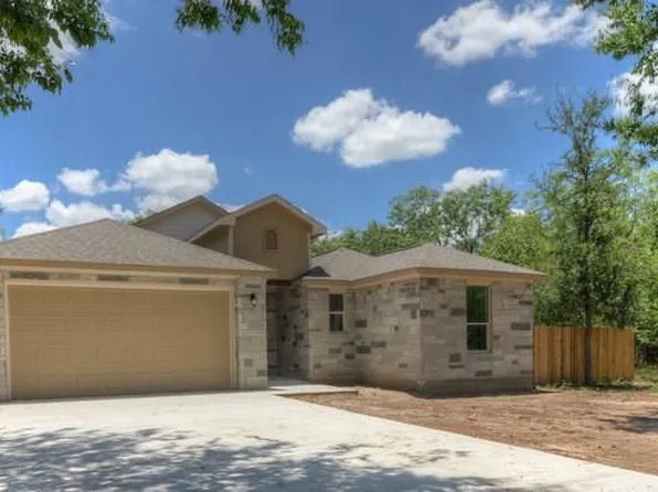 121 W Pauwela Ln, Bastrop, TX 78602