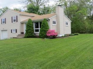 171 Mohawk Rd, Somerset, MA 02726