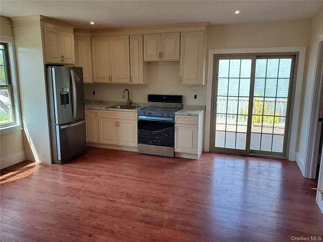 529 Maple Ave #2-F — Photo 4
