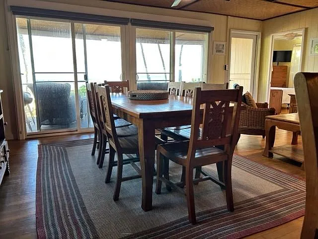 Ocean View Dinning with Glass doors to Lanai
