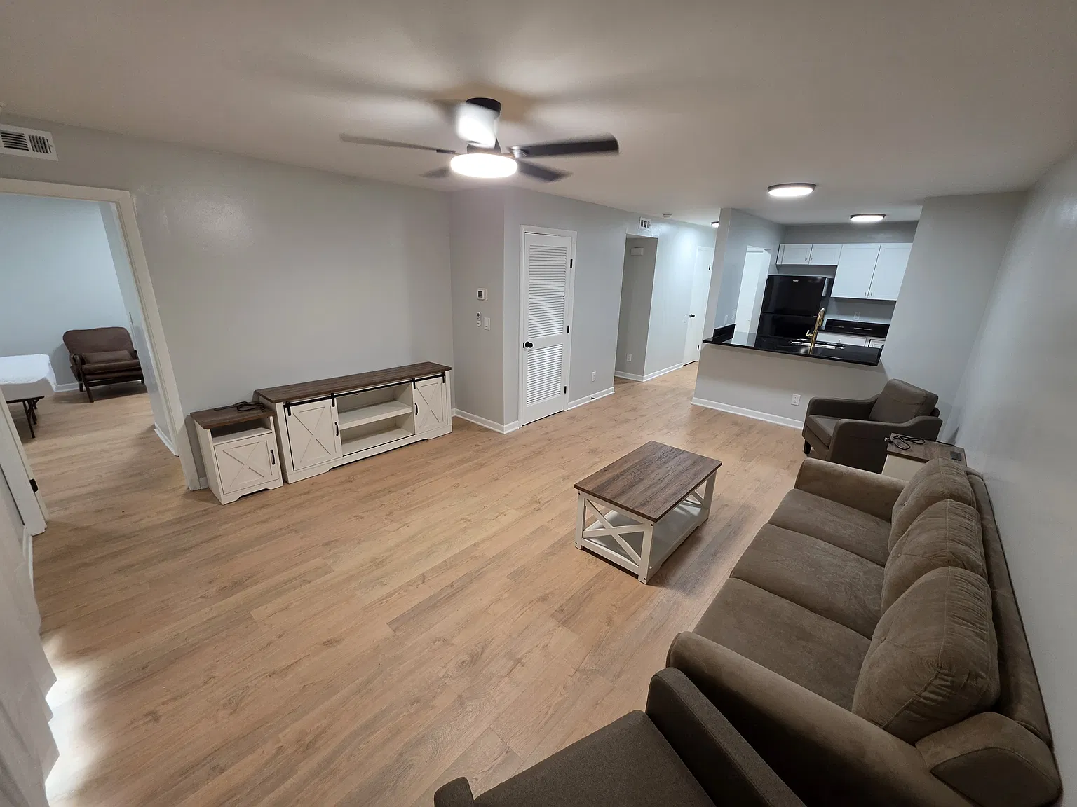 2 bed, 982 sqft, $1,400 — Photo 2