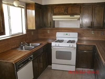 4th image of 2361 Tammy Ln