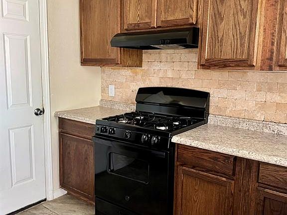5th image of 1309 Parkwoods Ter