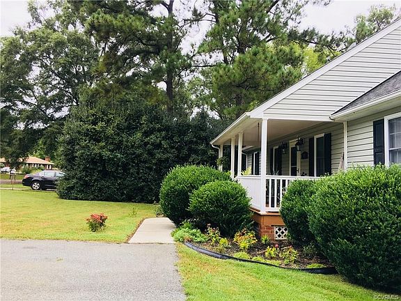 3rd image of 819 Dixon Dr
