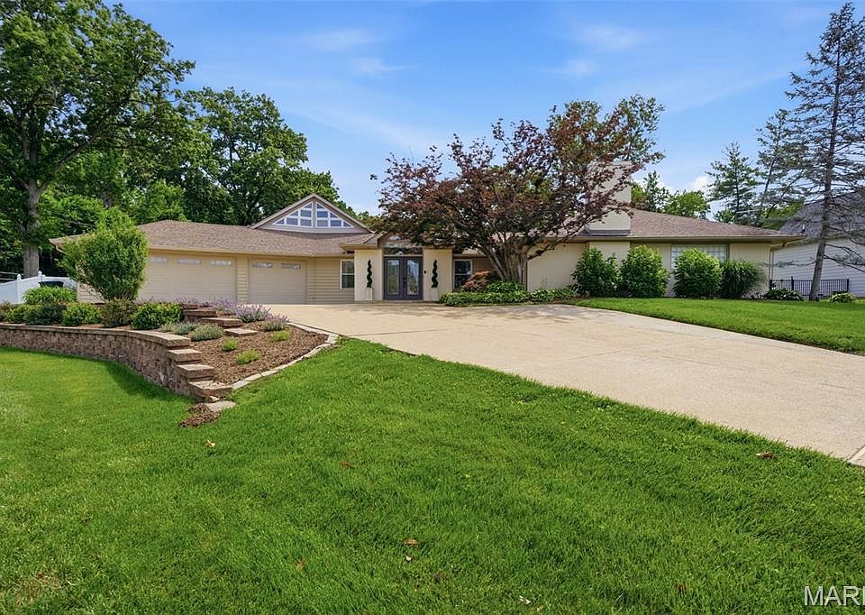 1st image of 17 Stacy Dr