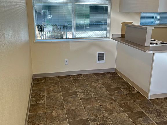 4th image of 239-281 SE 148th Ave #9