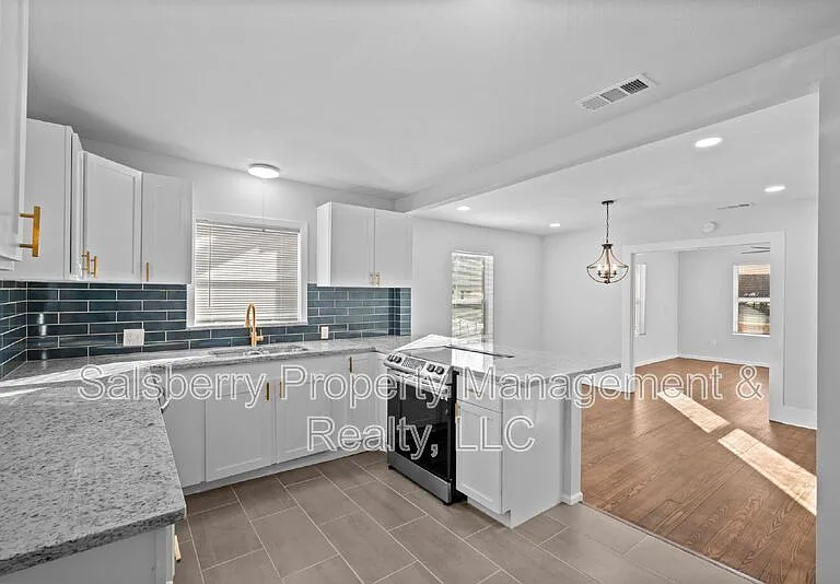 71 Crown Rd — Photo 11