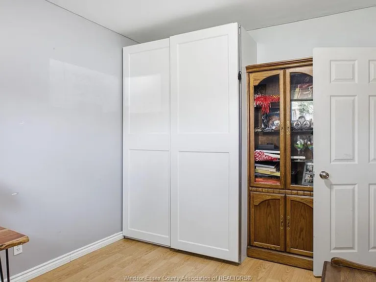 1646 Langlois Ave — Photo 32