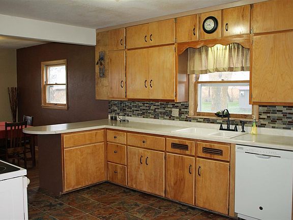 3rd image of 2795 220th St