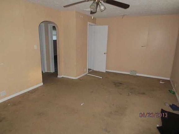 3rd image of 4159 Desmond Ave