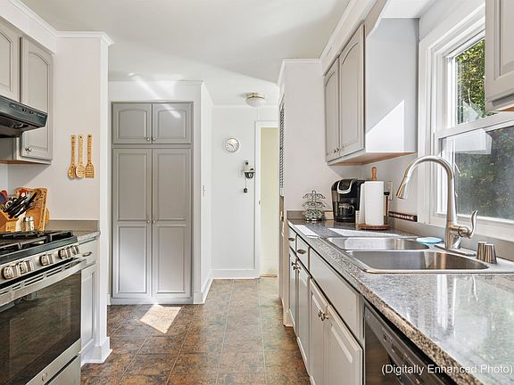 5th image of 576 Bartlett Brook Road