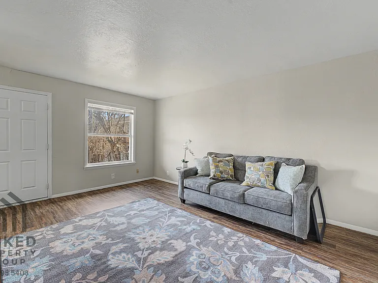 Charl Ann Apartments — Photo 7
