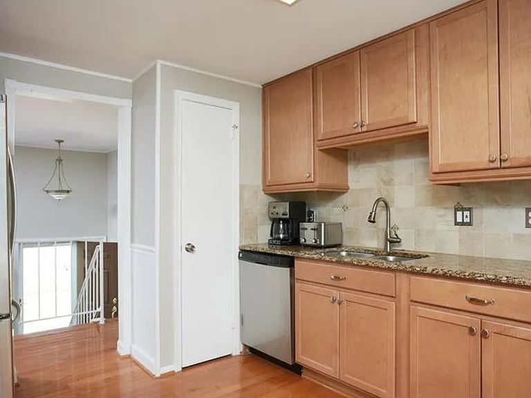 1605 Bayou Ct — Photo 3