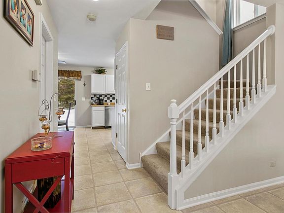 4th image of 2563 N Stratford Ln