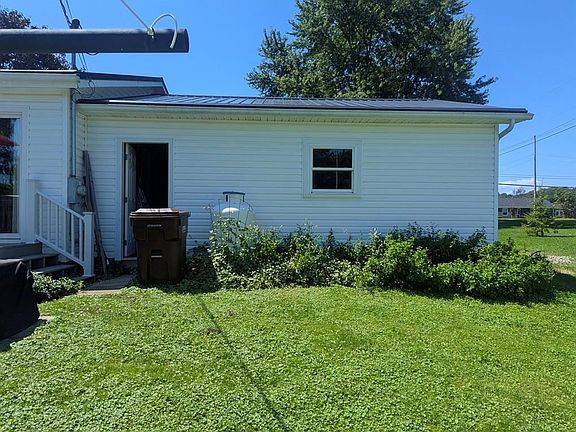 3rd image of 632 Grove City Rd