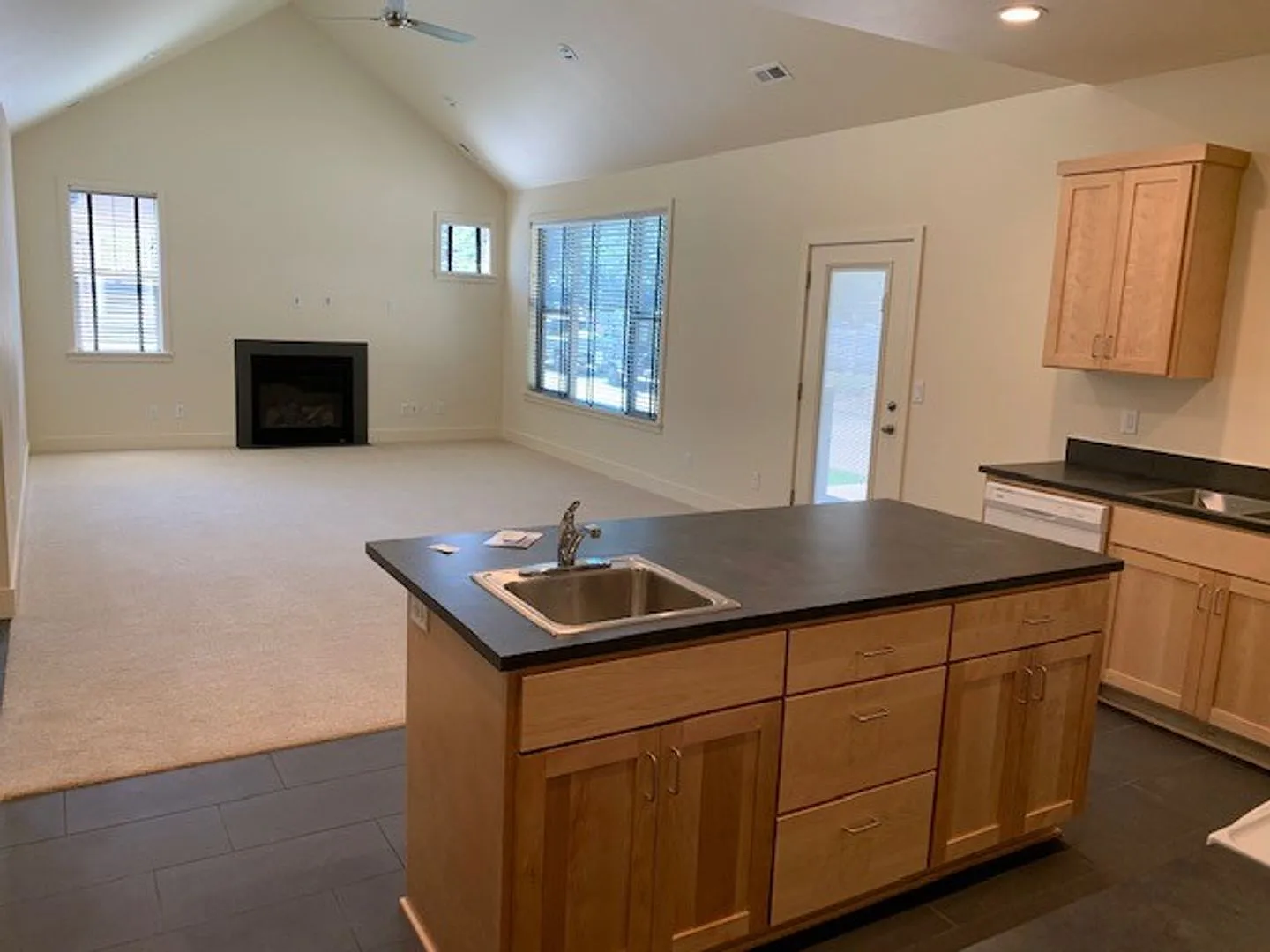 Brand New Deluxe House near Autzen! — Photo 3
